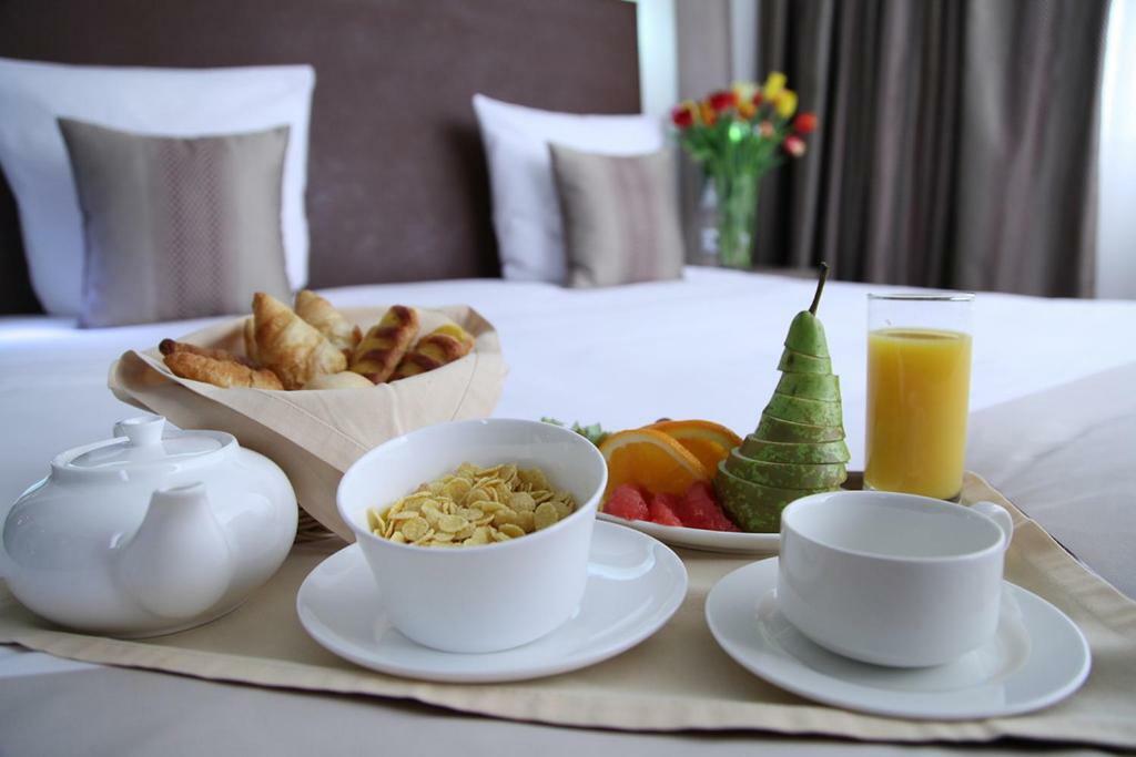 Premier Hotel Bisjkek Eksteriør bilde